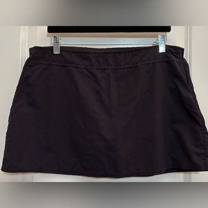 Women’s Lands End Swim Skirt. Size 12 Black - Side Zip